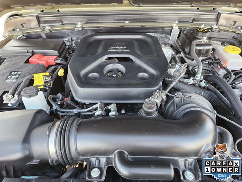 Used 2025 Jeep Wrangler Unlimited Rubicon w/ Technology Group image 38