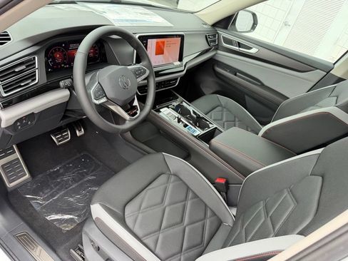 New 2026 Volkswagen Atlas Peak Edition AWD/4WD image 2