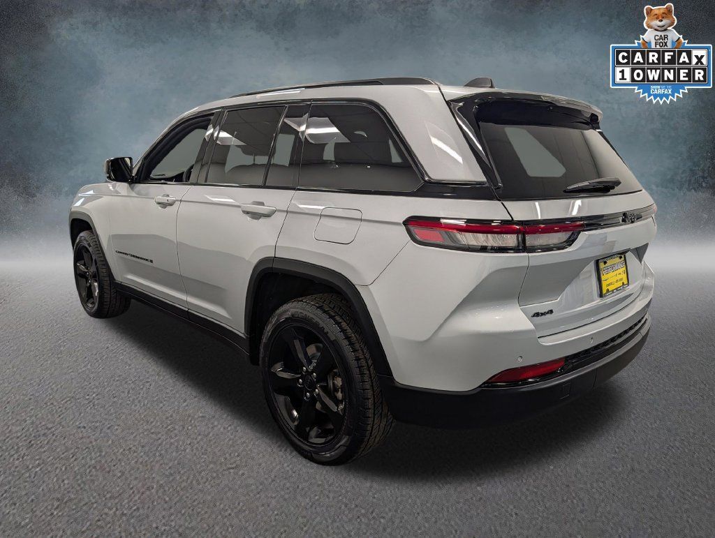 Used 2023 Jeep Grand Cherokee Altitude AWD/4WD image 6