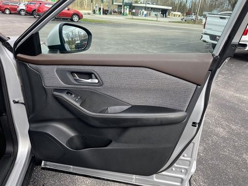 Used 2021 Nissan Rogue SV image 36