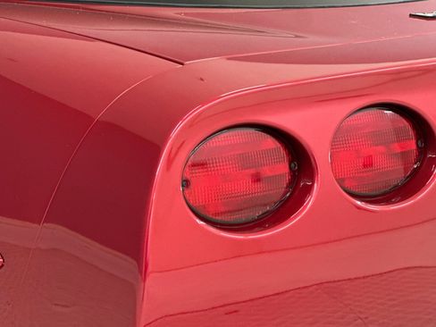 Used 2004 Chevrolet Corvette Coupe w/ Roof Package RWD image 12