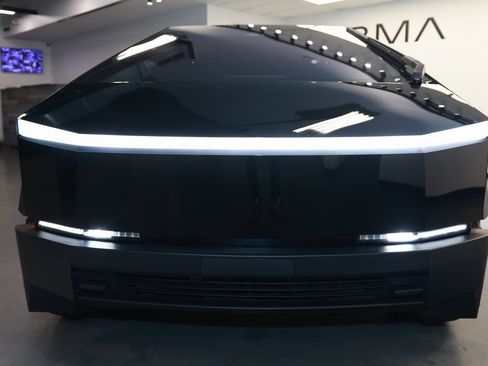 Used 2024 Tesla Cybertruck AWD Crew Cab image 2