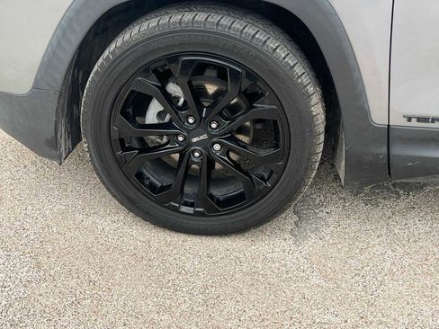 Used 2020 GMC Terrain SLE w/ Driver Convenience Package image 9