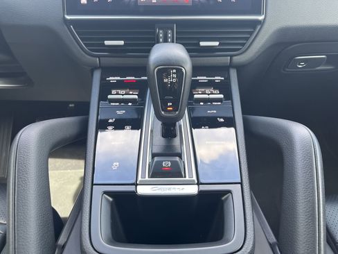 Used 2023 Porsche Cayenne AWD/4WD image 28