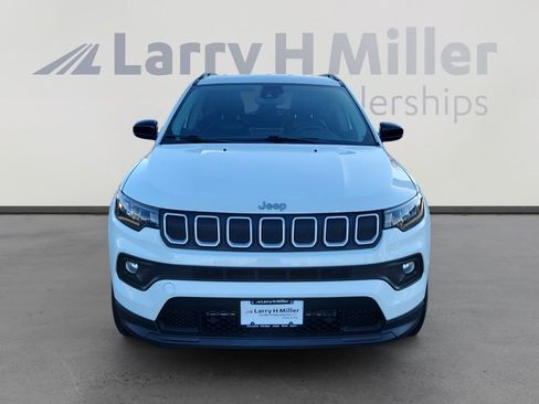 Used 2022 Jeep Compass Latitude image 9