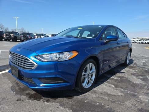 Used 2018 Ford Fusion S image 2