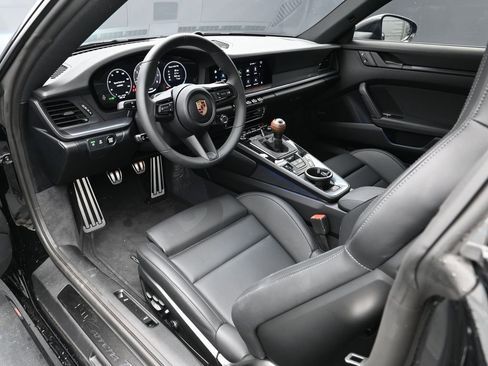 Used 2025 Porsche 911 Carrera T image 4