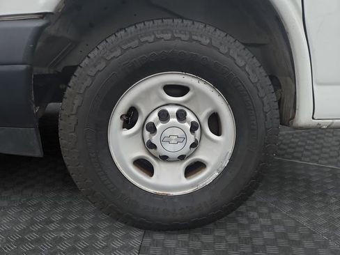 Used 2019 Chevrolet Express 2500 image 26