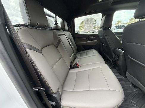 Used 2024 Chevrolet Colorado ZR2 w/ ZR2 Bison Edition image 19