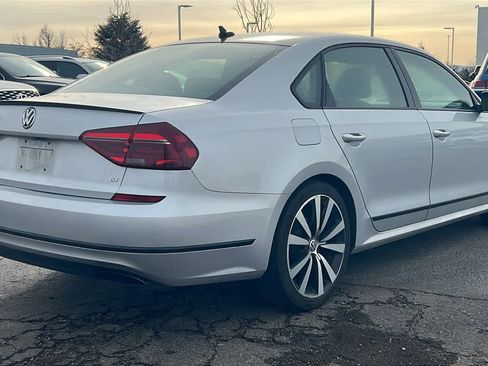Used 2018 Volkswagen Passat GT image 5