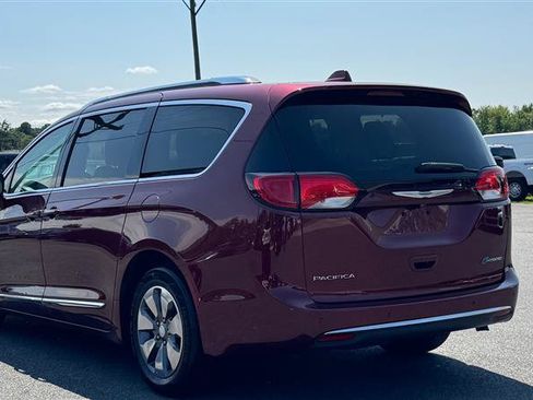 Used 2018 Chrysler Pacifica Limited w/ Advanced Safetytec Group FWD image 9