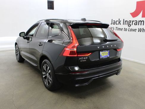 Used 2024 Volvo XC60 B5 Core AWD/4WD image 3