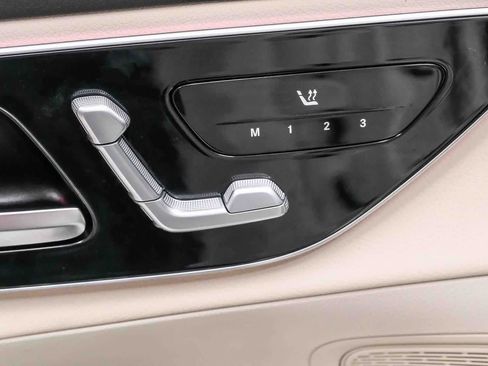 Certified 2025 Mercedes-Benz GLC 300 image 25