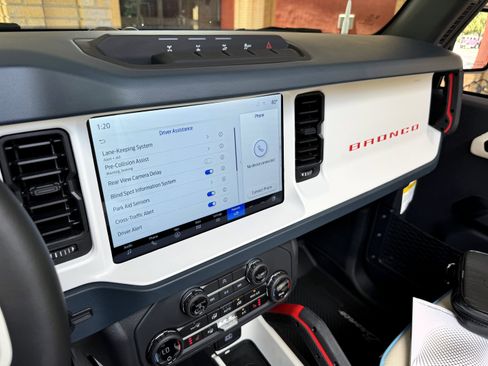 Used 2025 Ford Bronco Heritage Edition image 32