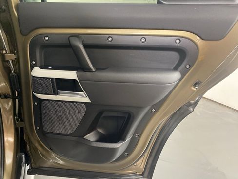 Used 2021 Land Rover Defender 110 SE image 28