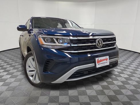 Used 2022 Volkswagen Atlas Cross Sport SE AWD/4WD image 2