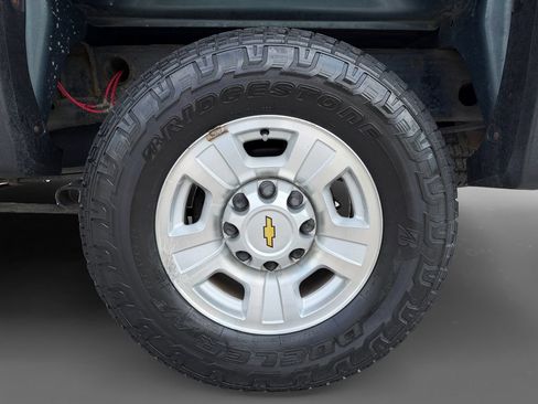 Used 2009 Chevrolet Silverado 2500 LT w/ Snow Plow Prep Package AWD/4WD image 11