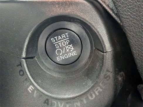 Used 2018 Jeep Renegade Latitude w/ UConnect 8.4 Nav Group image 23