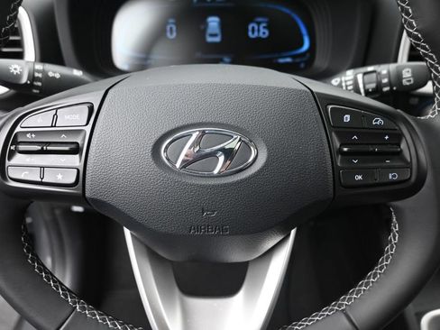 Used 2025 Hyundai Venue SEL FWD image 20