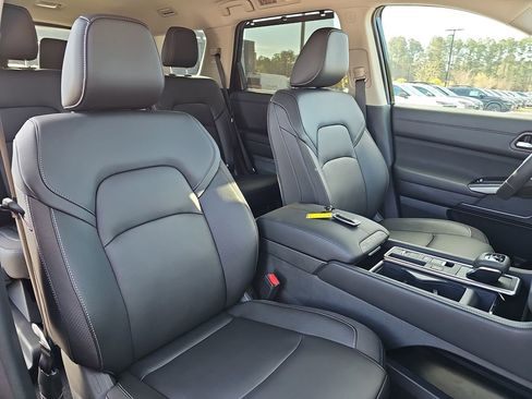 Used 2025 Nissan Pathfinder SL w/ SL Premium Package image 12
