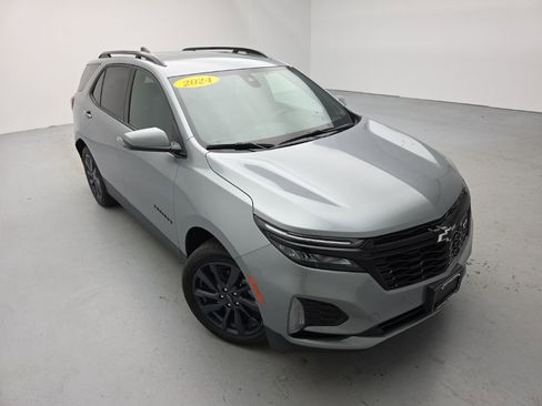 Used 2024 Chevrolet Equinox RS image 2