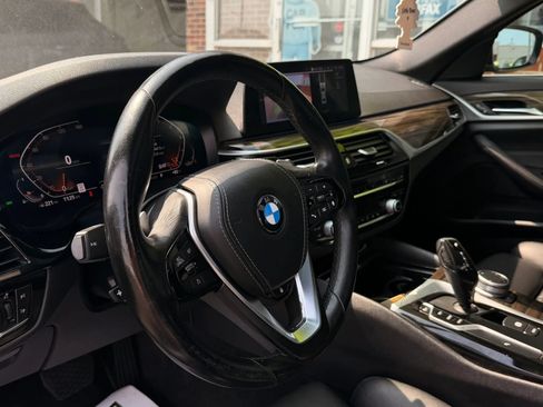 Used 2020 BMW 530i xDrive w/ Convenience Package AWD/4WD image 9