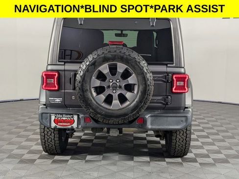 Used 2018 Jeep Wrangler Unlimited Sahara AWD/4WD image 6