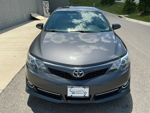 Used 2014 Toyota Camry SE w/ Leather Package FWD image 8