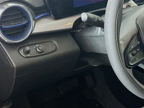 Used 2025 Chevrolet Trax LT image 16