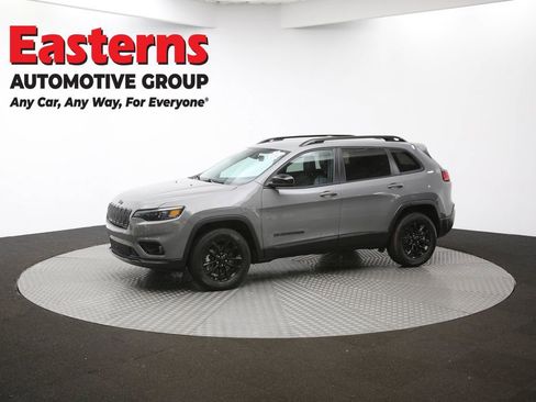 Used 2023 Jeep Cherokee Altitude Lux image 57