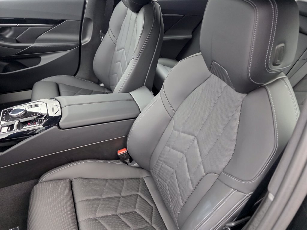 Certified 2024 BMW 530i w/ Premium Package RWD image 11