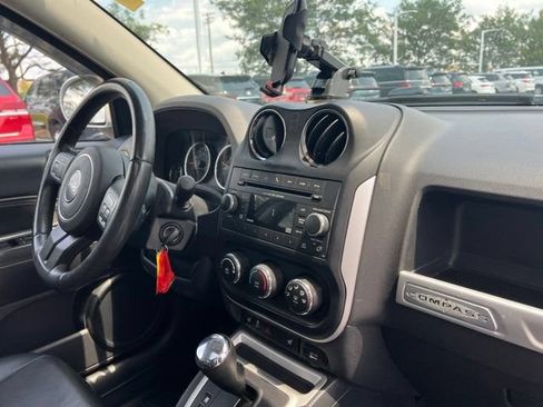 Used 2014 Jeep Compass Latitude w/ Sun/Sound Group AWD/4WD image 27