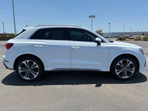 Used 2021 Audi Q3 2.0T Premium w/ Convenience Package AWD/4WD image 9