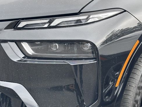 Certified 2024 BMW X7 xDrive40i w/ M Sport Package image 11