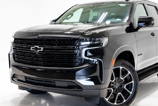 Used 2024 Chevrolet Tahoe RST w/ Luxury Package AWD/4WD image 2