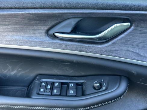 New 2026 Jeep Grand Cherokee Altitude image 8