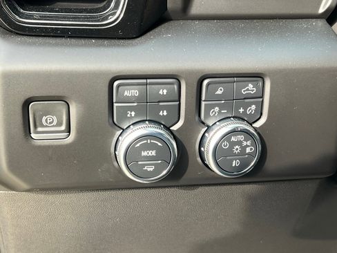 Used 2022 GMC Sierra 1500 AT4X image 28