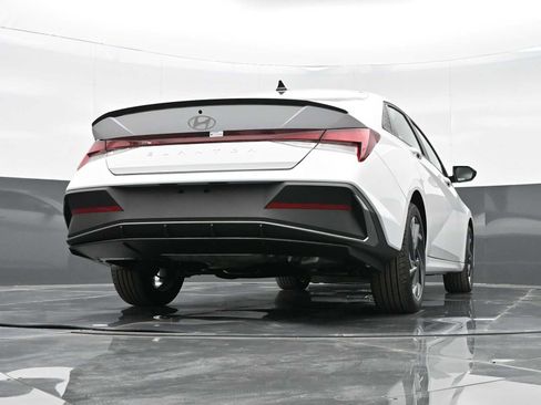 Used 2025 Hyundai Elantra Sport image 31