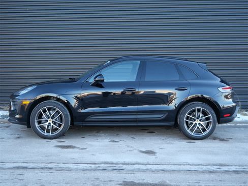 Used 2025 Porsche Macan image 2