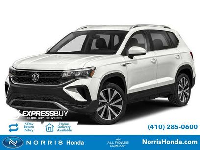 Used 2023 Volkswagen Taos SE w/ Panoramic Sunroof Package