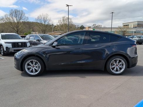Used 2024 Tesla Model Y 2WD image 9