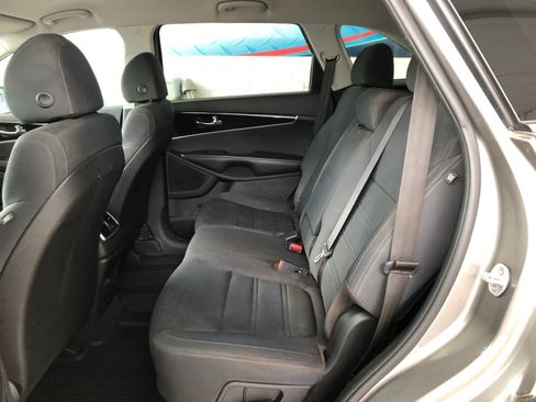 Used 2018 Kia Sorento L FWD image 12