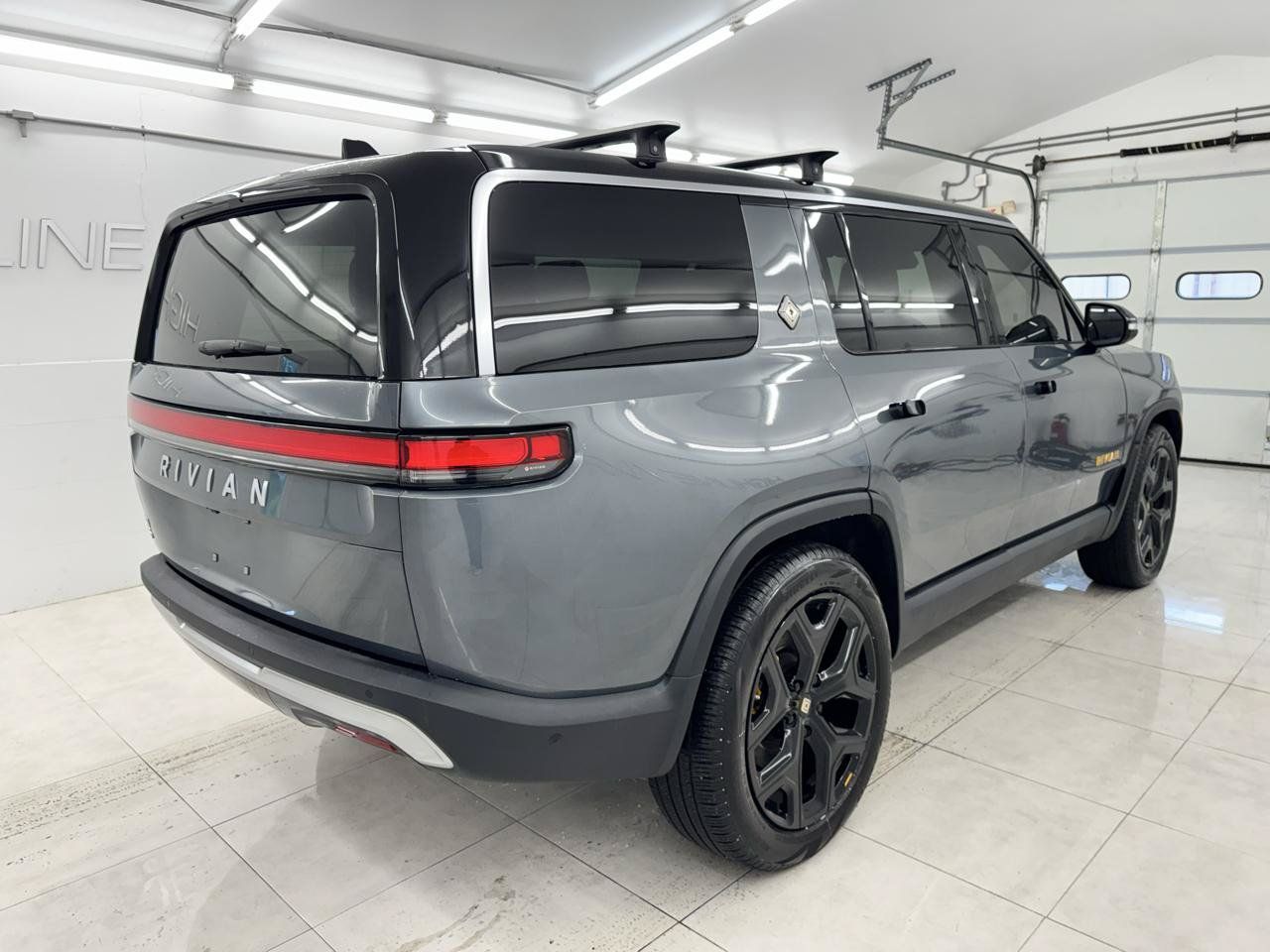 Used 2022 Rivian R1S Launch Edition Quad AWD/4WD image 5