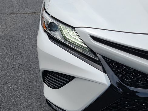 Used 2019 Toyota Camry XSE w/ Navigation Package FWD image 9