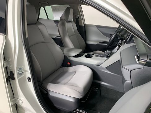 Used 2021 Toyota Venza LE image 21