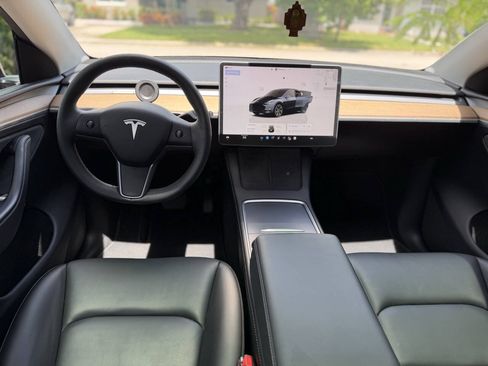 Used 2025 Tesla Model Y Long Range AWD/4WD image 6