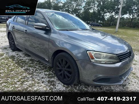 Used 2011 Volkswagen Jetta SE image 1