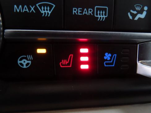 Used 2024 Ford Expedition Max XLT image 9