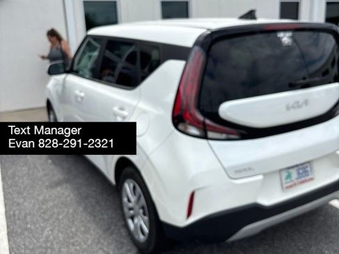 Used 2023 Kia Soul LX FWD image 4