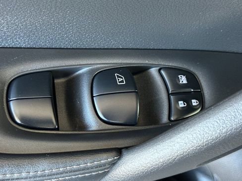 Used 2020 Nissan Rogue SV FWD image 13